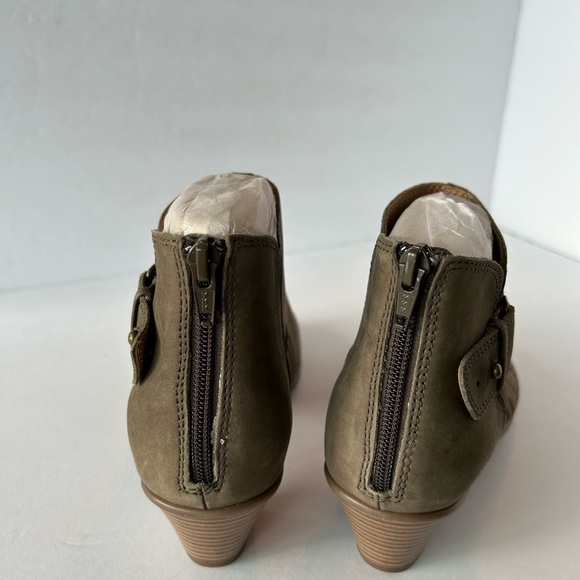 NIB Earth Origins Nubuck Olive Colored Leather Open Toe Booties - Picture 5 of 7
